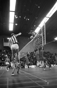 Volleybal Blokkeer tegen ASZ (Polen) spelmomenten, Bestanddeelnr 921-9694