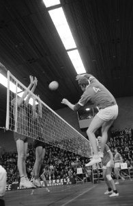 Volleybalwedstrijd Blokkeer-AMVJ spelmomenten, Bestanddeelnr 921-8827