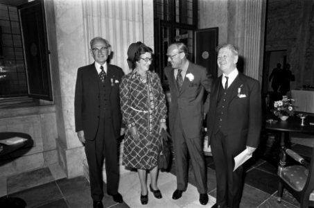 Vlnr ir. Bonebakker, mevr. Clevering-Meijer, prins Bernhard en dr. Wouters, Bestanddeelnr 928-0094