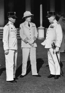 Vlnr. luitenant-generaal G.J. Berenschot, gouverneur-generaal Tjarda van Starken, Bestanddeelnr 935-0778