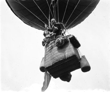 Vliegfeest Soesterberg. Prinselijke familie Ballonopstijging, Bestanddeelnr 902-7956
