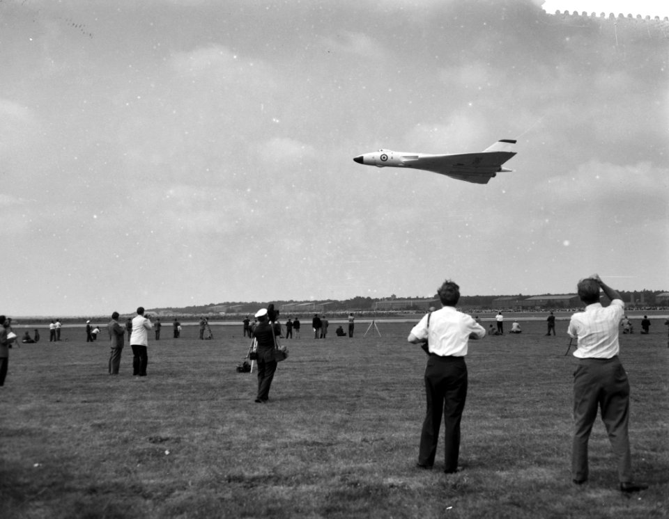 Vliegfeest op Soesterberg t.g.v. het 45 jarig bestaan van de Koninklijke Luchtma, Bestanddeelnr 909-6879