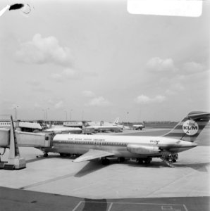 Vliegtuigen aan de pieren op Schiphol, Bestanddeelnr 922-5803