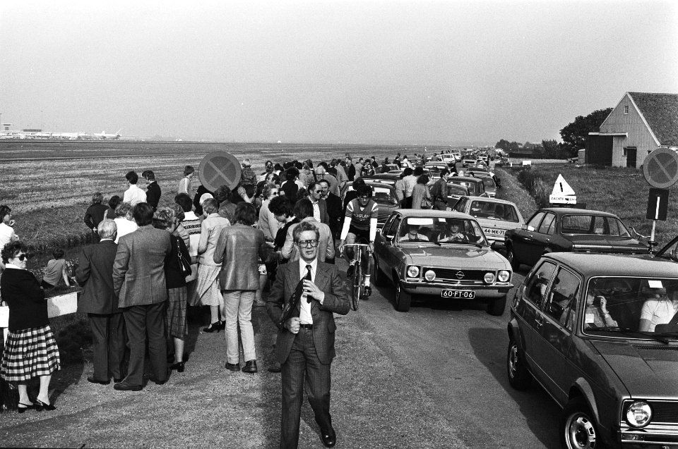 Vliegtuigkijkers bij Schiphol, Bestanddeelnr 929-9386