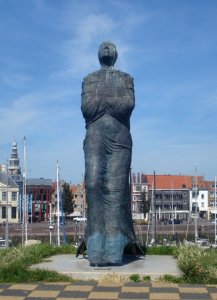 Vlissingen kunstwerk de bruid (vissersvrouw)