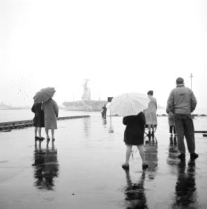 Vliegkampschip Hr Ms Karel Doorman van najaarsoefening terug in Den Helder, Bestanddeelnr 917-2272