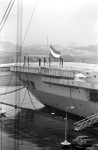 Vliegkampschip Hr. Ms. Karel Doorman uit dienst gesteld te Den Helder, Bestanddeelnr 921-7462