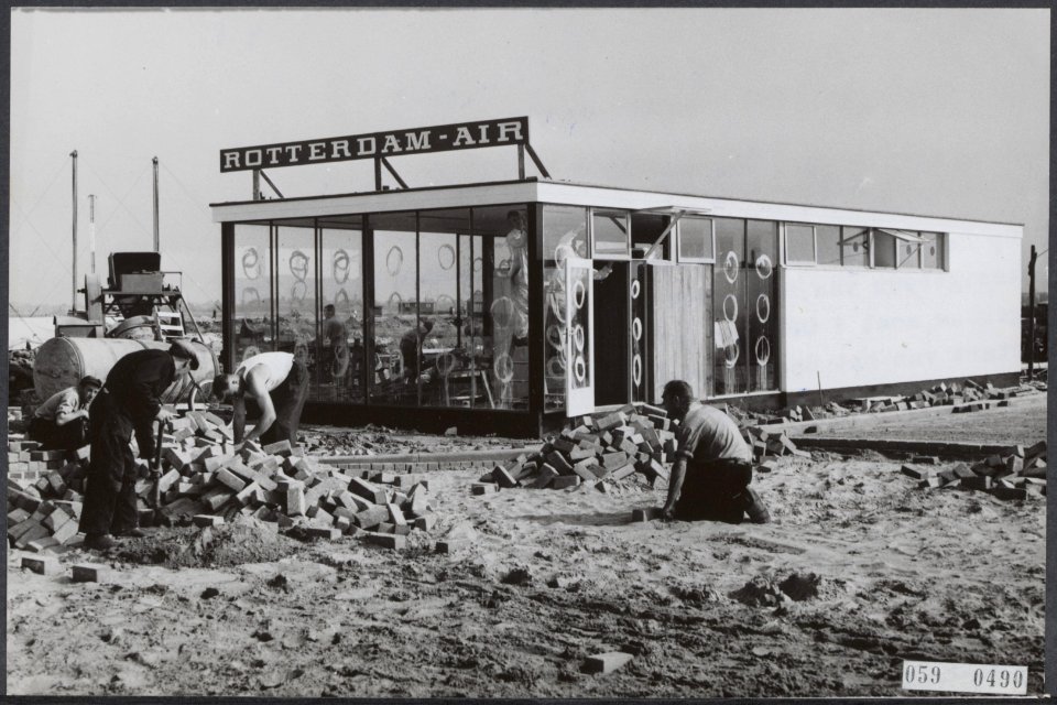 Vliegvelden, kantoren, arbeiders, Bestanddeelnr 059-0490