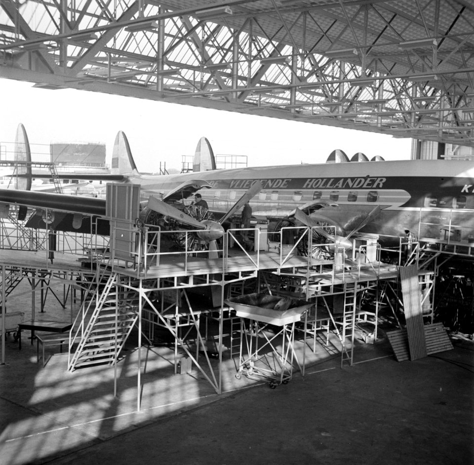 Vliegvelden, hangars, grote, interieur, vliegtuigen, Bestanddeelnr 254-2480