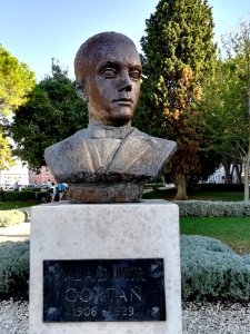 Vladimir Gortan - Titov park (Pula) 01