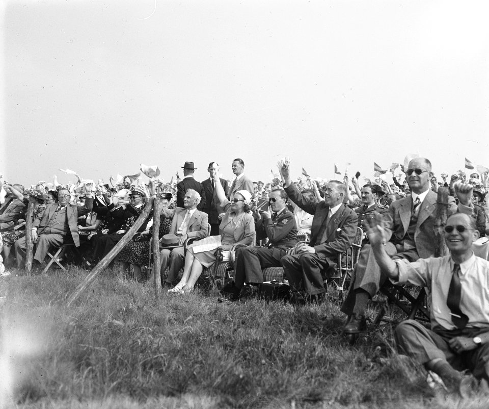 Vliegfeest Soesterberg. Prinselijke familie, Bestanddeelnr 902-7953