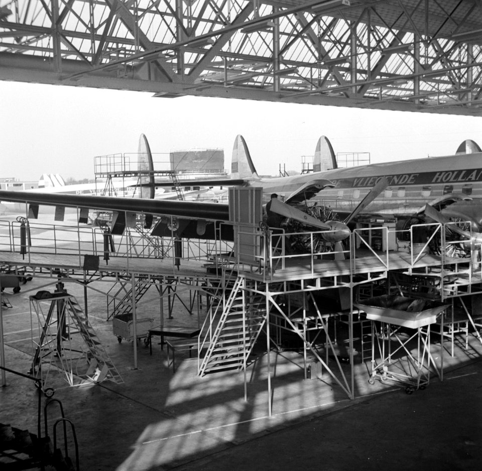 Vliegvelden, hangars, grote, interieur, vliegtuigen, Bestanddeelnr 254-2478