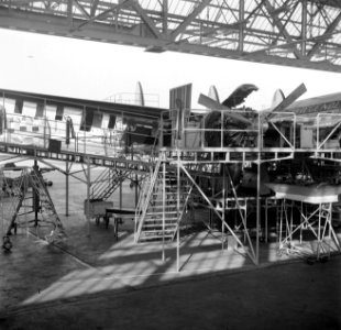 Vliegvelden, hangars, grote, interieur, Bestanddeelnr 254-2475
