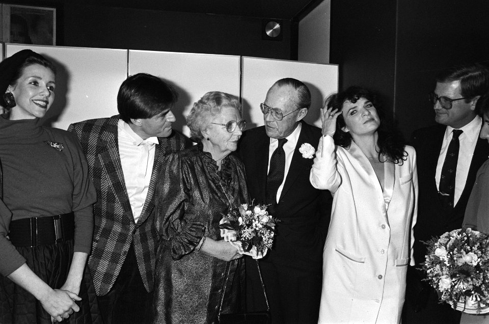 Vlnr Marieke van der Pol, Jeroen Krabbé, prinses Juliana, prins Bernhard, Linda , Bestanddeelnr 933-5296