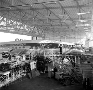Vliegvelden, hangars, grote, interieur, vliegtuigen, Bestanddeelnr 254-2477