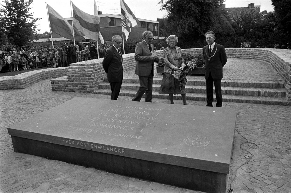 Vlnr mr. Vrolijk, commissaris der koningin in Zuid-Holland, prof. Van der Kieft,, Bestanddeelnr 928-0312