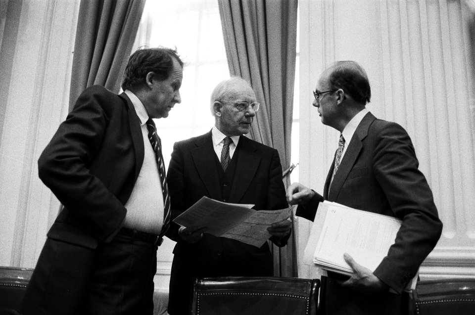 Vlnr staatssecretaris Brockx, kamervoorzitter Vondeling en minister de Ruite, Bestanddeelnr 930-2695