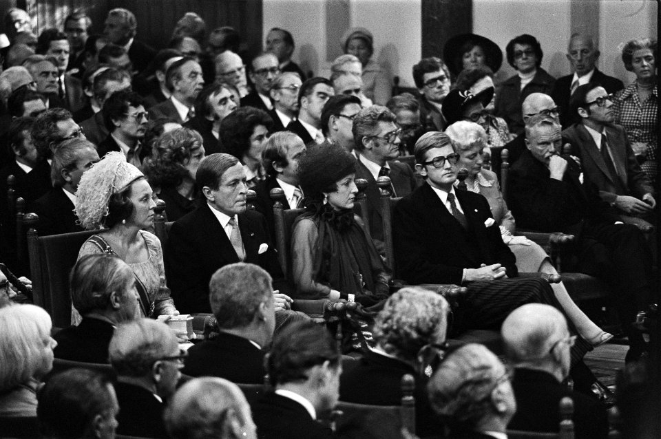 Vlnr prinses Beatrix, prins Claus, prinses Margriet, Pieter van Vollenhoven, Bestanddeelnr 928-7918