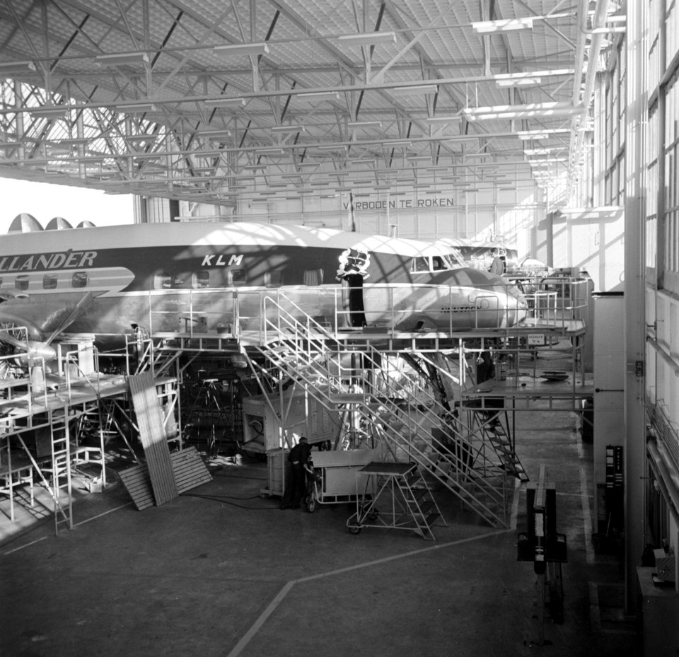 Vliegvelden, hangars, grote, interieur, vliegtuigen, Bestanddeelnr 254-2481