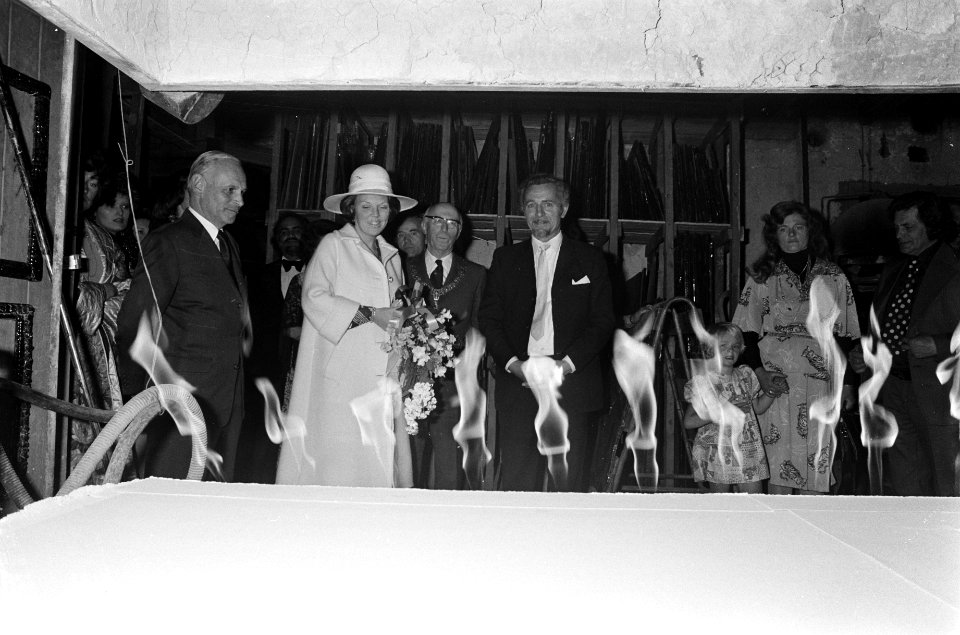Vlnr prinses Beatrix, burgemeester Samkalden en directeur Van der Herst bij de s, Bestanddeelnr 927-9593