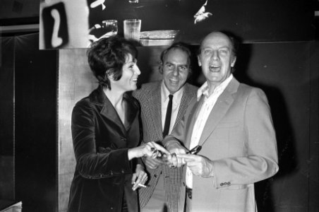 Vlnr Mies Bouwman, Willem Duys en Wim Sonneveld, Bestanddeelnr 925-5484