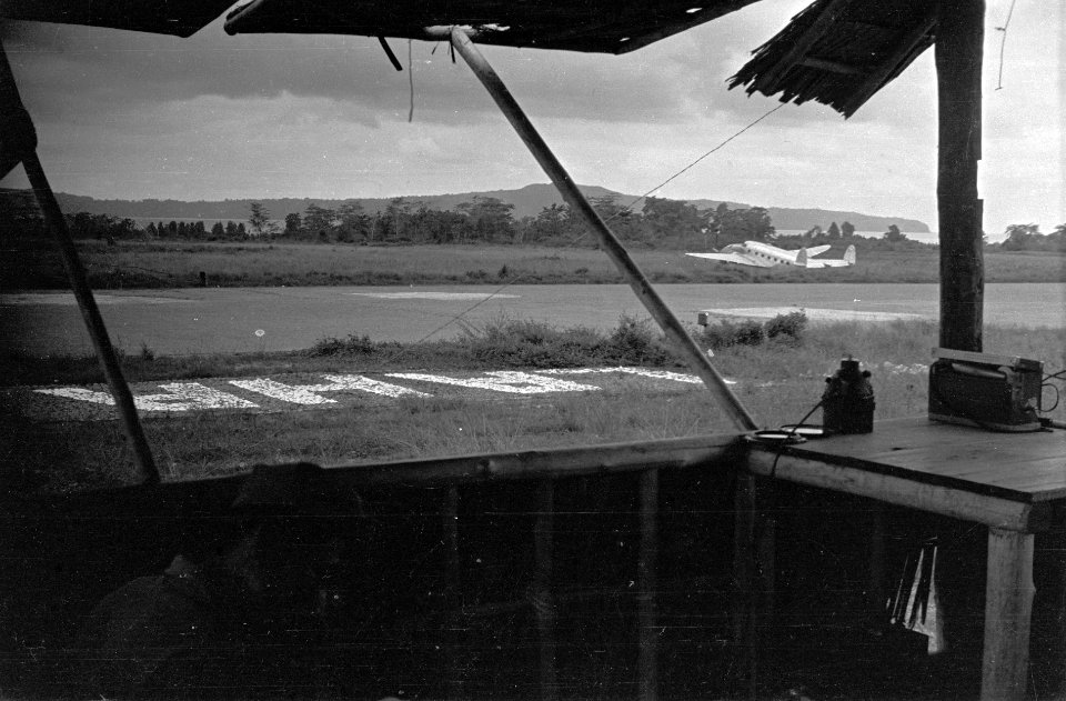 Vliegveld Laha (Ambon) Airstrip Start- en landingsbaan, Bestanddeelnr 1481