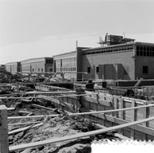 Vliegveld Zestienhoven. Bouw expeditieloodsen, tijdelijk hangar, Bestanddeelnr 908-5664
