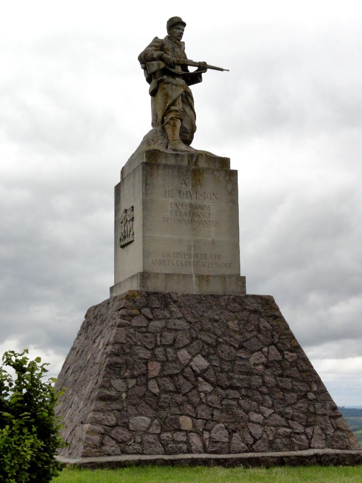 Vitrimont (M-et-M) mémorial de Léomont(02)