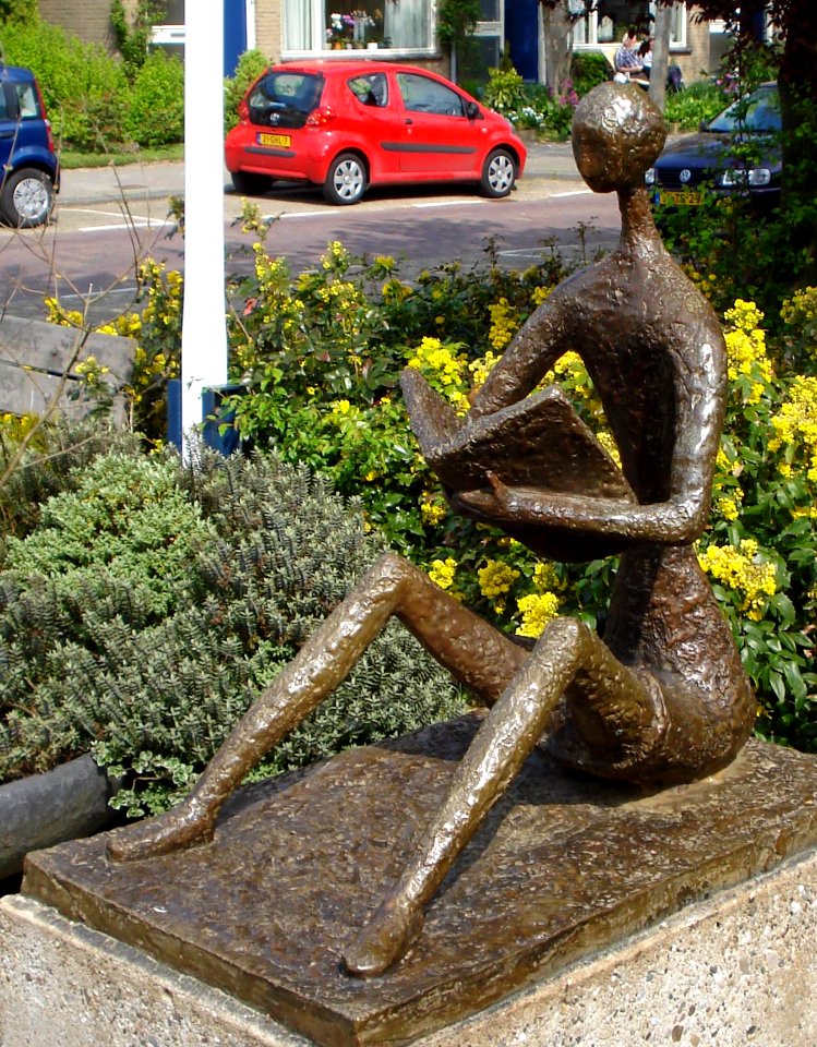 Vlaardingen kunstwerk lezend kind