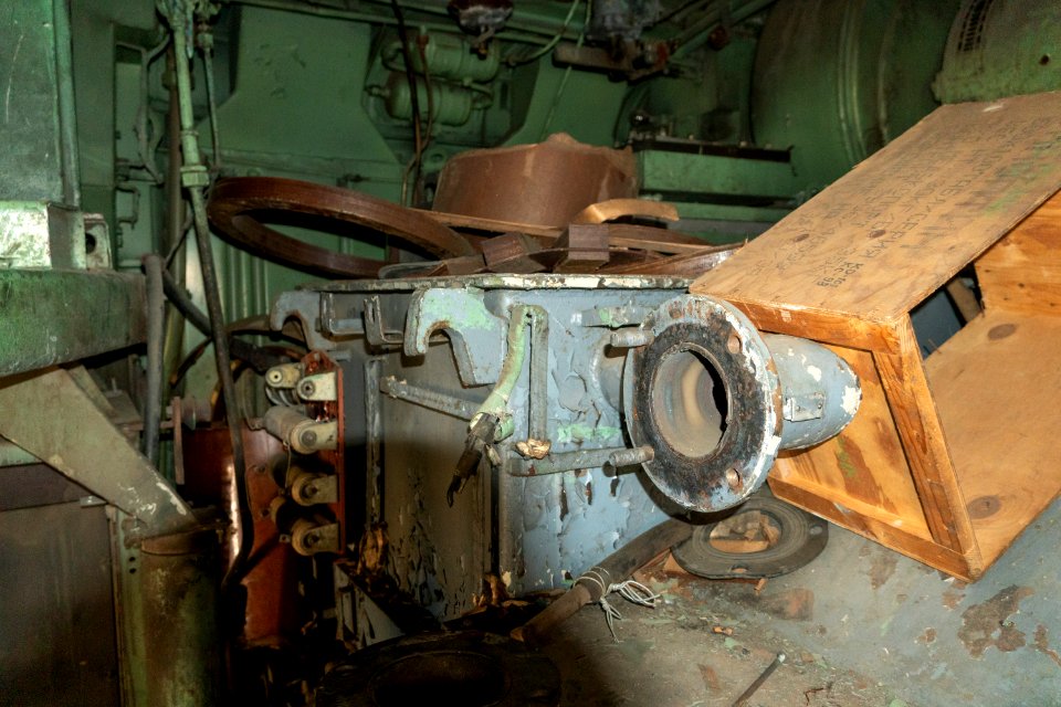 VL82m-033 power room - transformer