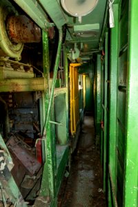 VL82m-033 power room - corridor
