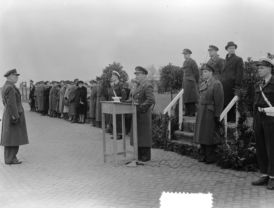 Vliegveld Eindhoven Commandant taktische luchtstrijdkrachten, Bestanddeelnr 904-9364