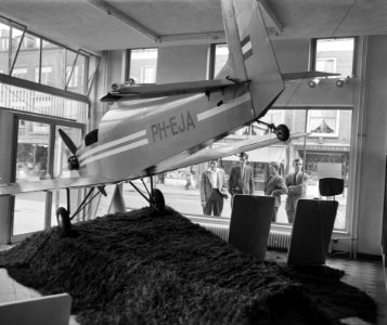 Vliegtuigwinkel in Arnhem, Bestanddeelnr 907-9402
