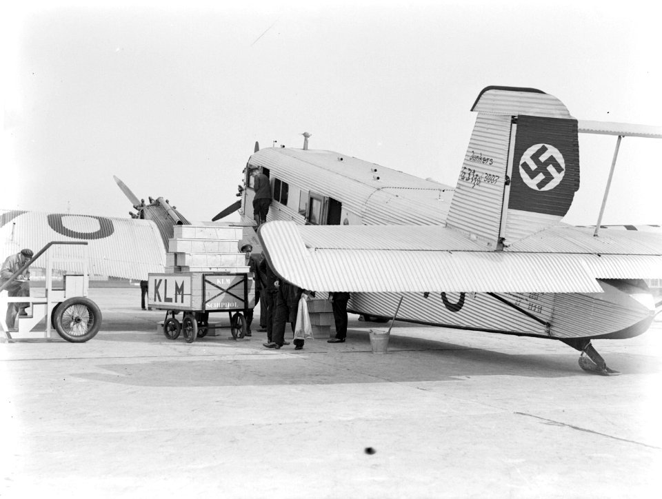 Vliegtuig Junkers G 31 D-1770 Preussen van Lufthansa met een hakenkruis op de st, Bestanddeelnr 189-0846