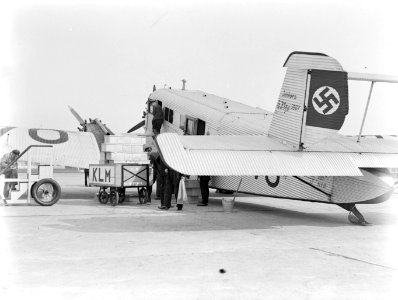 Vliegtuig Junkers G 31 D-1770 Preussen van Lufthansa met een hakenkruis op de st, Bestanddeelnr 189-0846