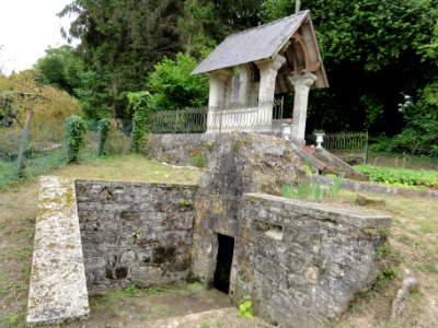 Vivières (Aisne) chapelle-fontaine Sainte Clothilde (02)