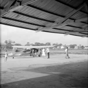Vliegtuig waarschijnlijk op de airstrip bij Zorg en Hoop (Paramaribo), Bestanddeelnr 252-2330