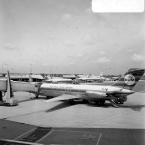 Vliegtuigen aan de pieren op Schiphol, Bestanddeelnr 922-5806