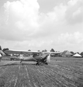 Vliegtuigen, boerderijen, Bestanddeelnr 253-4265