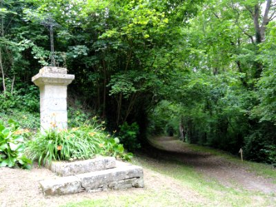 Vivières (Aisne) croix de chemin