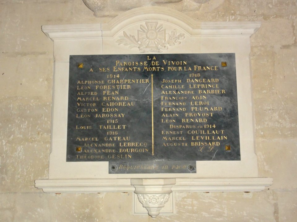 Vivoin (Sarthe) église, plaque mémorial de guerre