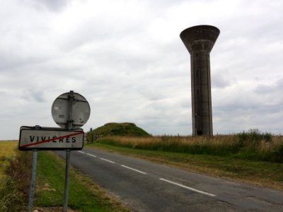 Vivières (Aisne) château d'eau, sortie de Vivières