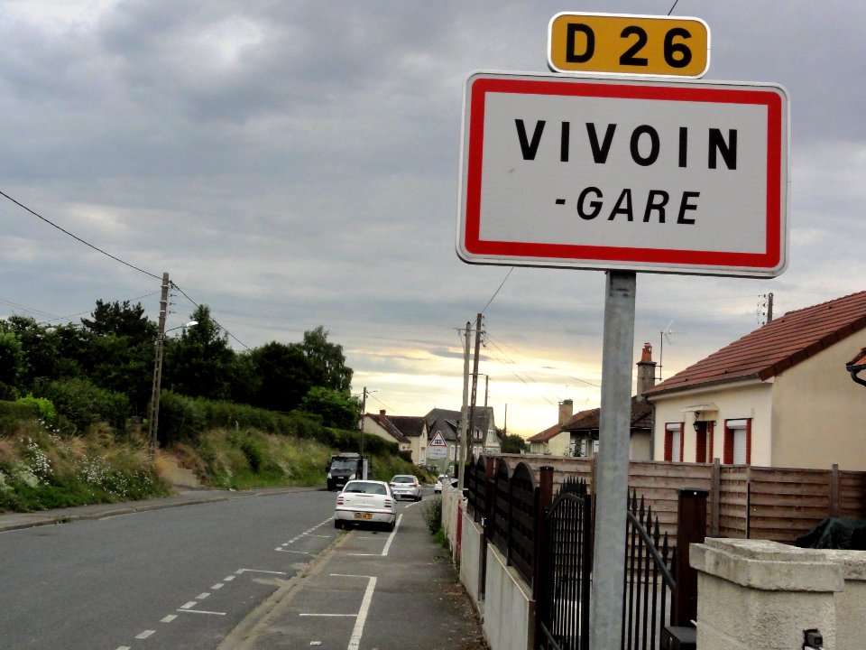 Vivoin (Sarthe) entrée de Vivoin-gare