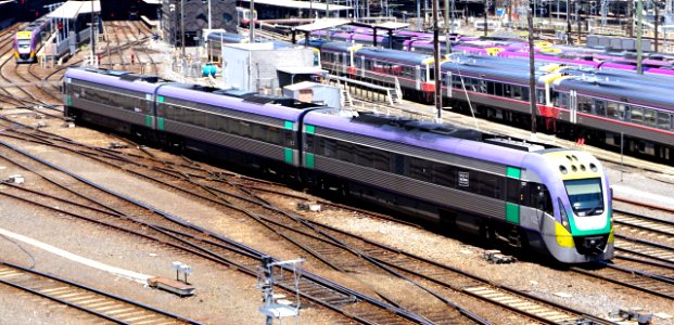 VL27, Australia, Victoria, Melbourne, Southern Cross station (Trainpix 214465)