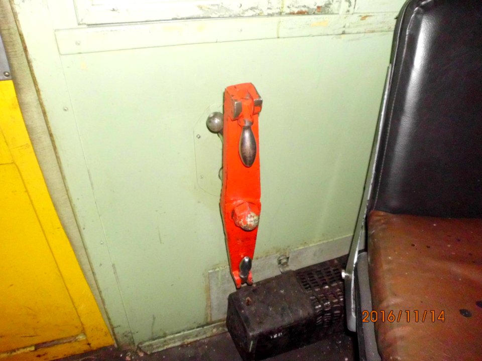 VL10 driver's cabin interior 02