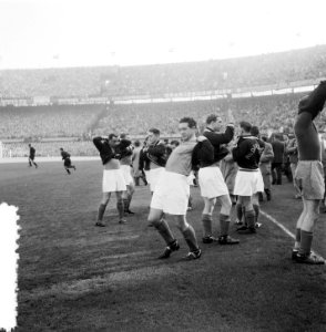 Voetbal Nederland tegen Belgie 1-0. De Nederlands Elftal spelers trekken hun tr…, Bestanddeelnr 906-0605
