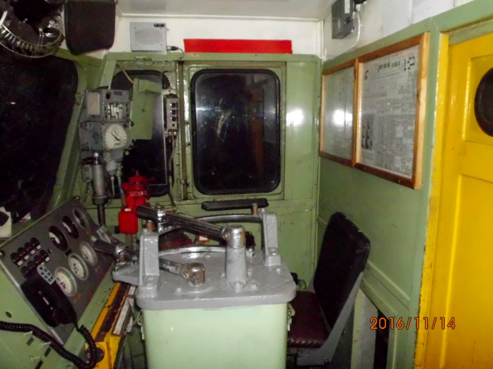 VL10 driver's cabin interior 04