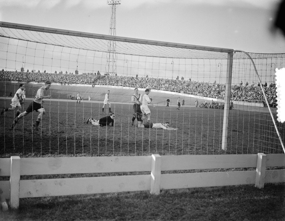 Voetbal Dos tegen Ajax. Keeper Boudewijn, Bestanddeelnr 905-4622