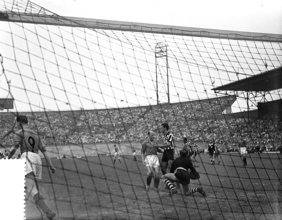 Voetbal De Harder in duel, Bestanddeelnr 907-1930