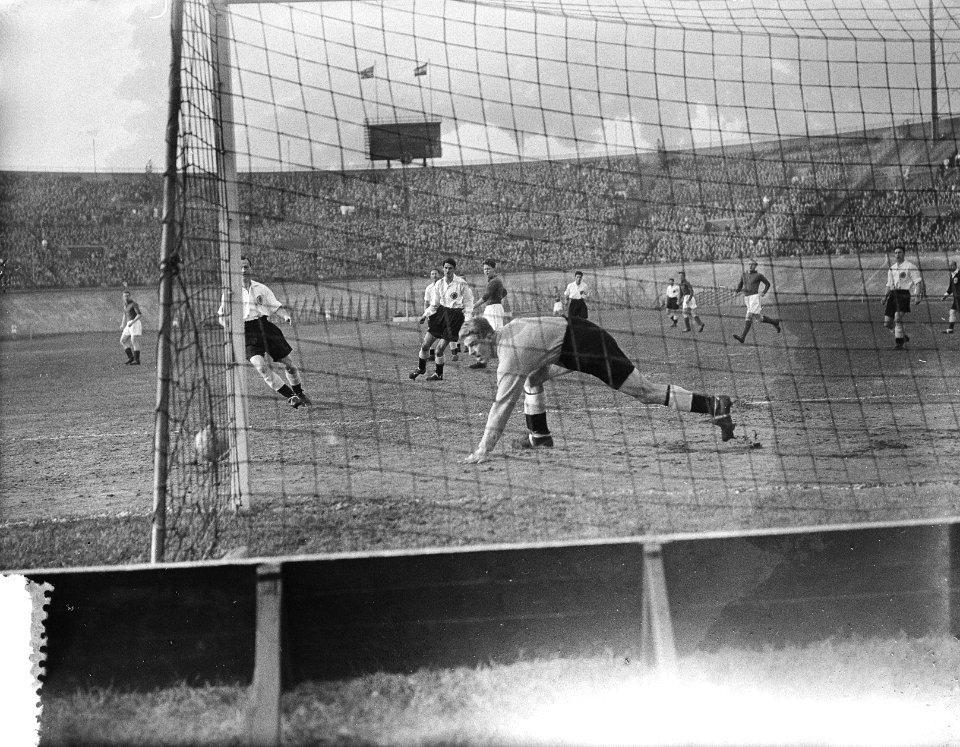 Voetbal Nederland tegen Londen (profs), spelmoment, Bestanddeelnr 906-3420